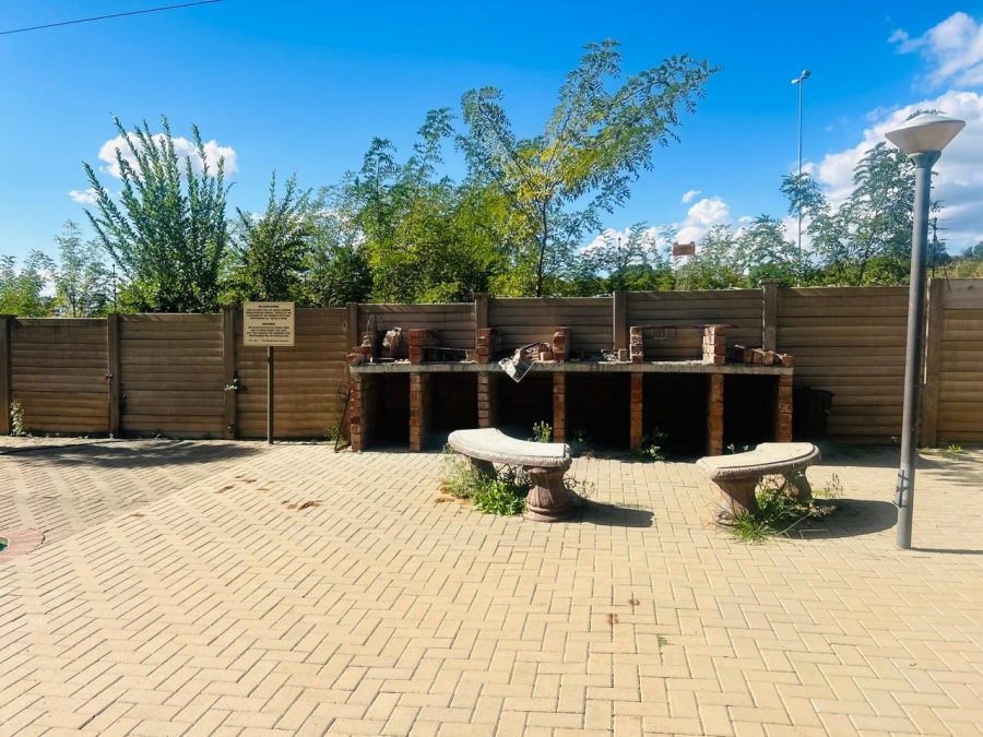 2 Bedroom Property for Sale in Langenhovenpark Free State